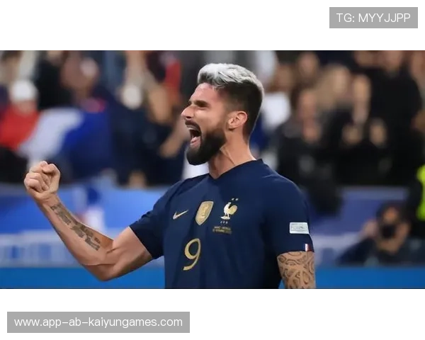 米兰吉鲁头球定位球配合训练强度提升