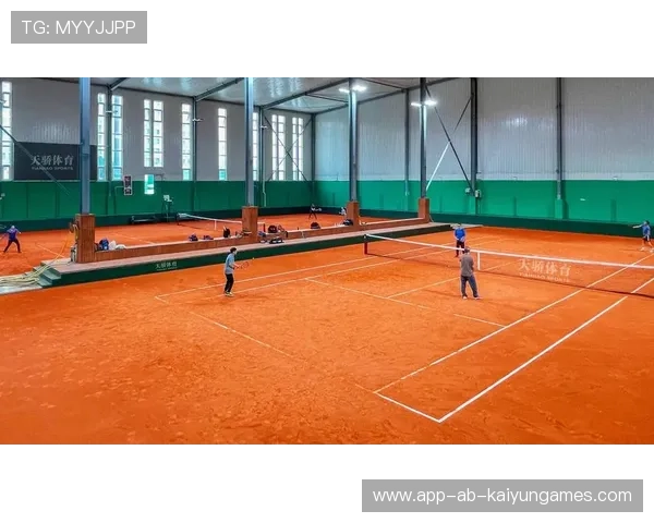 网球草地与红土战术分化明显，专家分析