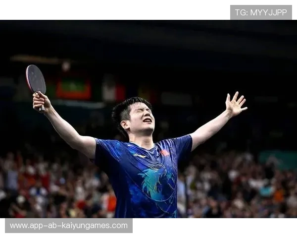 反手神球惊艳全场，尹航盛赞樊振东重回巅峰，尹航vs樊振东