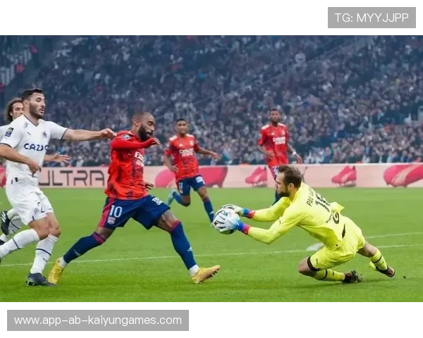 欧洲足球联赛争冠激烈，榜首多队胶着！，欧洲十大足球联赛