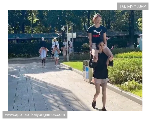 花游女神梁馨枰爆料人生真谛:旷野般的无尽可能!,花游梁馨枰微博 花游女神梁馨枰爆料人生真谛:旷野般的无尽可能!,花游梁馨枰微博